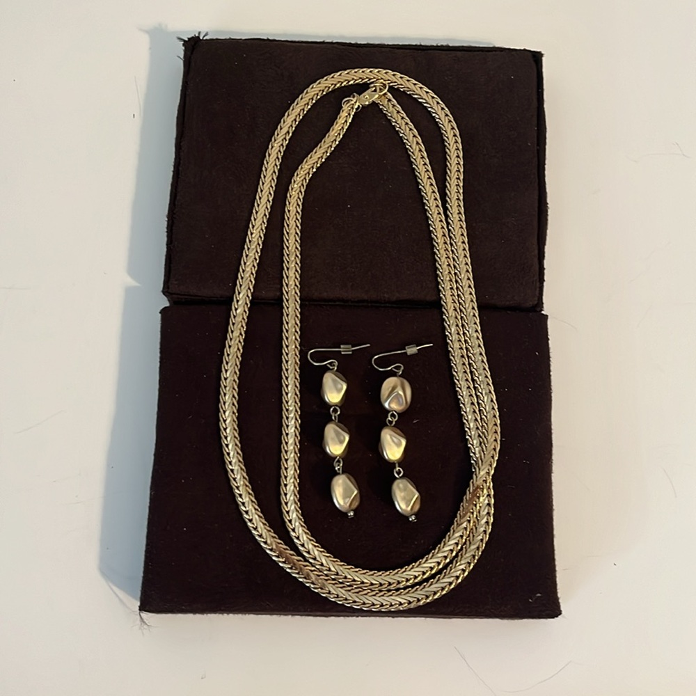 COBRA STYLE 14k gold fill necklace with pierced 3 gold tone drop earrings